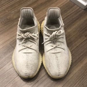 Worn yeezy white sneakers size 8.5